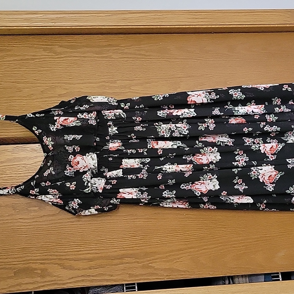 Torrid black floral cold shoulder Chiffon maxi dress worn 1 time.  Size 0